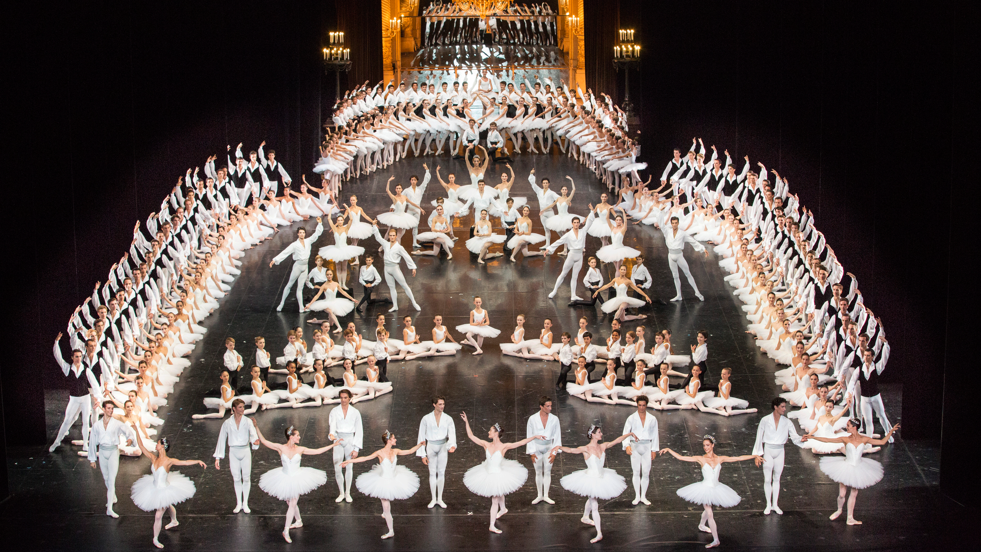 Ballet The étoiles, principal dancers, corps de ballet, and students of the national de Paris dance Harald Lander, Jacques and Ivan Clustine - Opéra national de Paris medici.tv