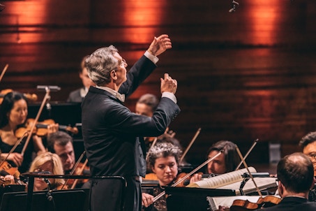Fabio Luisi dirige la Sinfonía n.° 4, «Inextinguible» de Nielsen