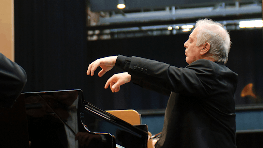 Daniel Barenboim plays and conducts Beethoven's Piano Concerto No. 3