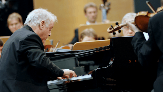 Daniel Barenboim plays and conducts Beethoven's Piano Concerto No. 5