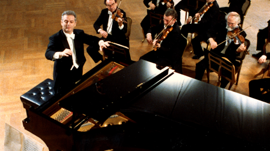 Daniel Barenboim plays and conducts Mozart's Piano Concerto No. 26