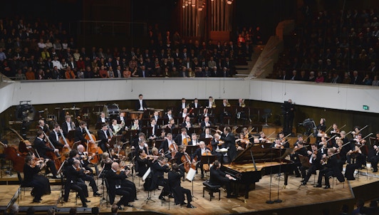 Концерт для фортепиано с оркестром ля минор Грига, дирижирует Рикардо Шайи — С Ларсом Фогтом