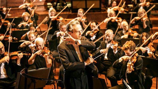 Fabio Luisi dirige Stravinski, Beethoven y Strauss