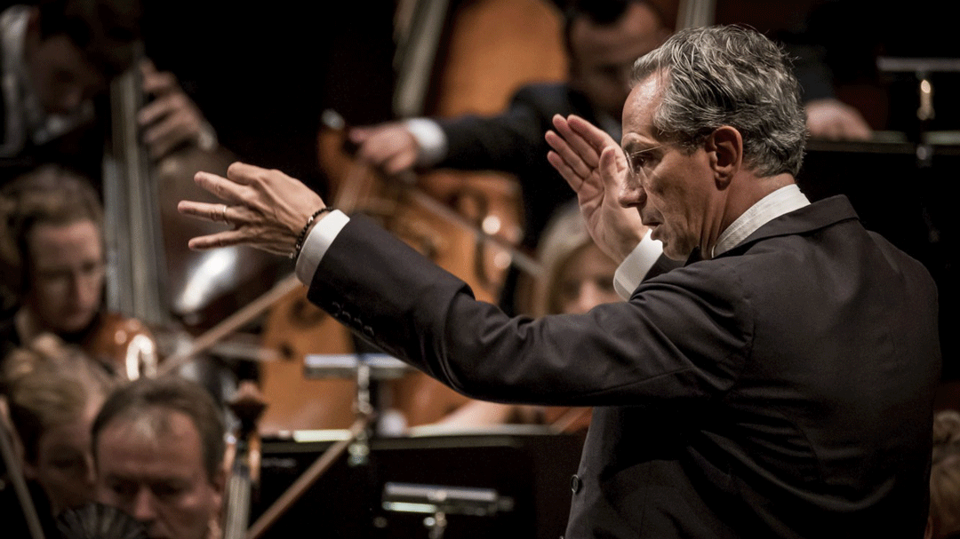 Fabio Luisi conducts Beethoven, Strauss, and Schoenberg