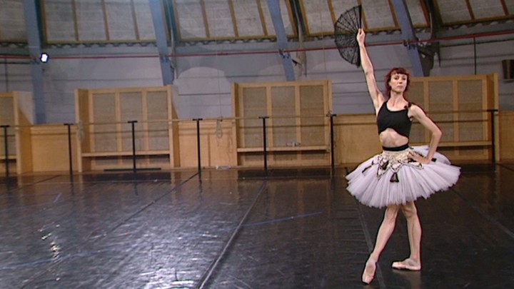 Sylvie Guillemシルヴィ・ギエム バレエ ダンサー ボレロ 作品 Sylvie Guillem - Bolero @TOKYU SILVESTER CONCERT 20151231 - YouTube