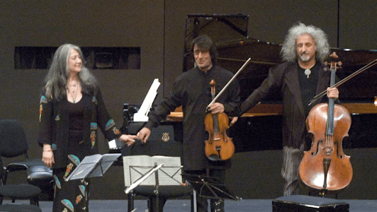 Martha Argerich, Joshua Bell, Henning Kraggerud, Yuri Bashmet et Mischa Maisky jouent Chostakovitch et Bruch