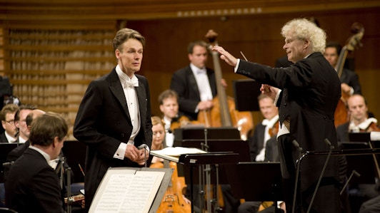 Sir Simon Rattle conducts Britten and Bruckner – With Ian Bostridge