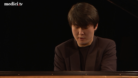 Seong-Jin Cho performs Debussy, Schumann, and Chopin