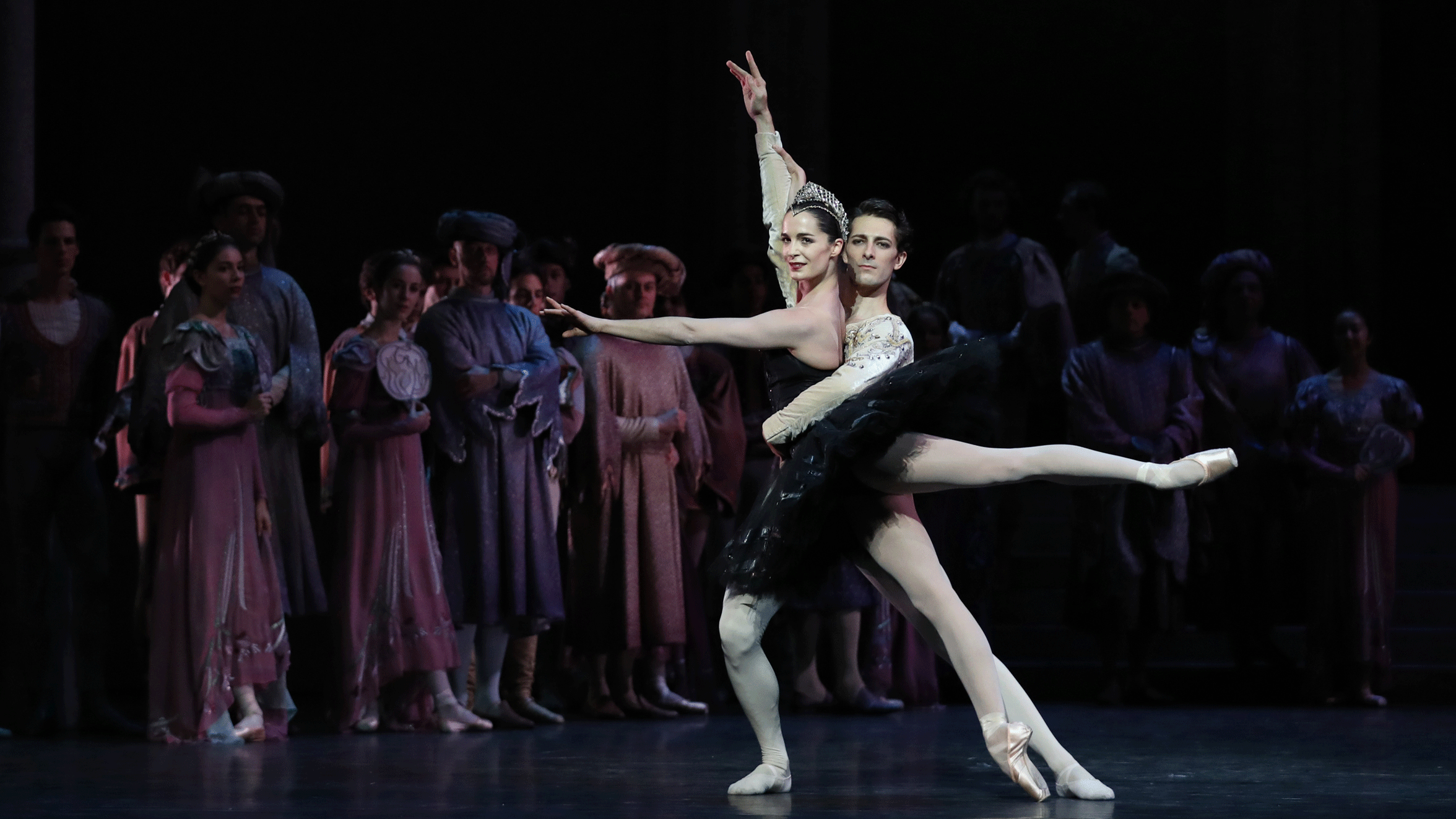 Ballet Swan Lake by Nureyev after Petipa, music by Tchaikovsky - Opéra national Paris - medici.tv